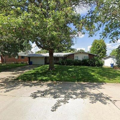 3255 Classic Dr, Florissant, MO 63033