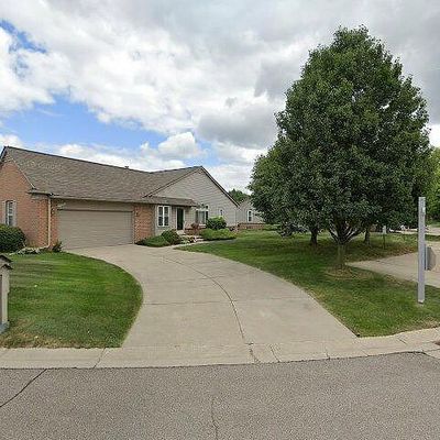 34357 Manor Run Cir, Sterling Heights, MI 48312