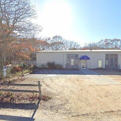 35 Breakdown Ln, Oak Bluffs, MA 02557