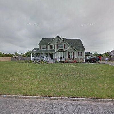 35 Maidstone Ln, Wading River, NY 11792