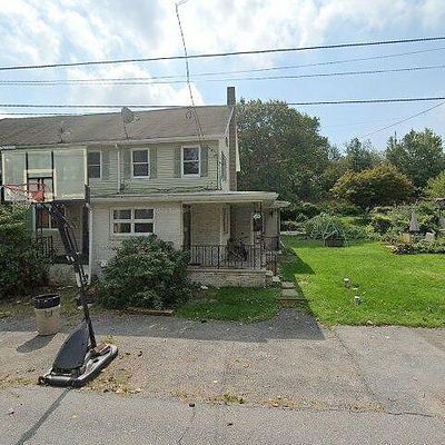 44 Walnut St, Delano, PA 18220