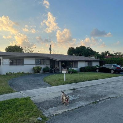 4590 W 8 Th Ct, Hialeah, FL 33012