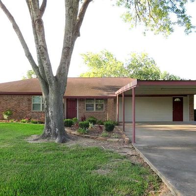 472 Becky St, El Campo, TX 77437