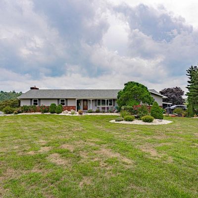 4726 Valley View Ct, Schnecksville, PA 18078