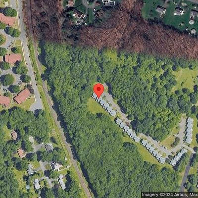 41 Tamarack Dr, Bloomfield, CT 06002