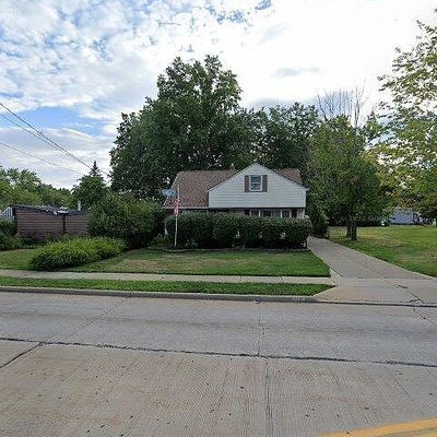 515 E 305 Th St, Willowick, OH 44095