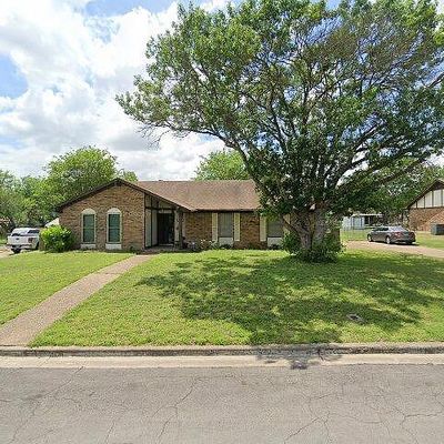 517 Pinewood Ln, Hewitt, TX 76643