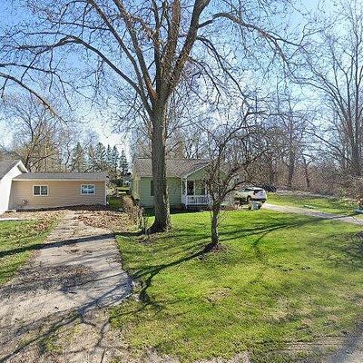 529 W Lake St, South Lyon, MI 48178