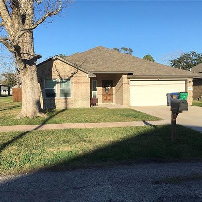 504 N Elm St, Sweeny, TX 77480