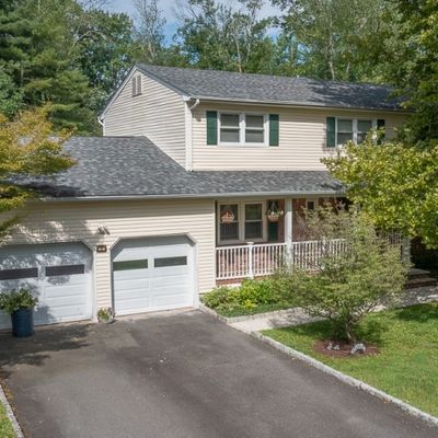 65 Woodcrest Dr, New Providence, NJ 07974