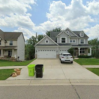 654 Village Ln, Milford, MI 48381