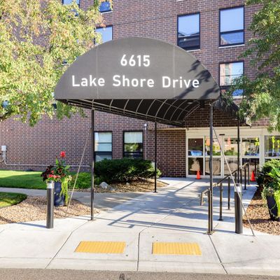 6615 Lake Shore Dr S #212, Minneapolis, MN 55423