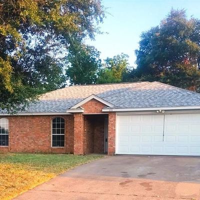 681 Honeysuckle Ln, Cedar Hill, TX 75104