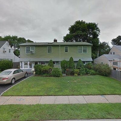 7 Sunrise Ln, Levittown, NY 11756