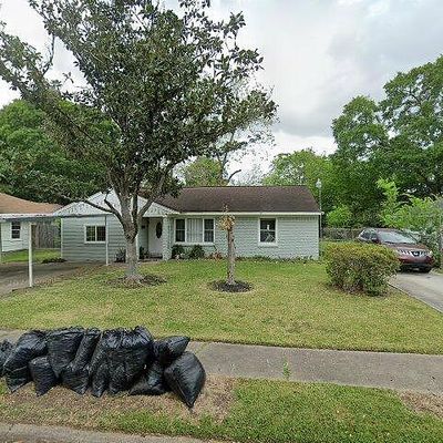 5918 Grape St, Houston, TX 77074