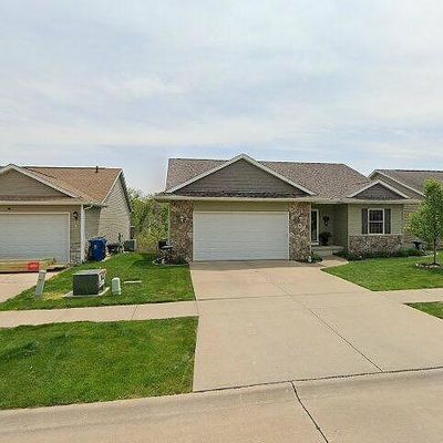 6 Frontier Ct, Le Claire, IA 52753