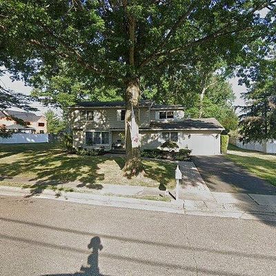 6 Whitman Rd, Morganville, NJ 07751