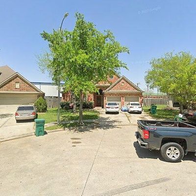 602 Red Oak Canyon Ln, La Marque, TX 77568