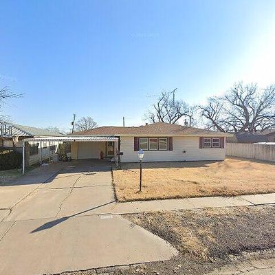 612 N Crosby Ave, Tulia, TX 79088