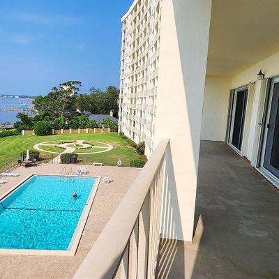 615 Bayshore Dr #402, Pensacola, FL 32507