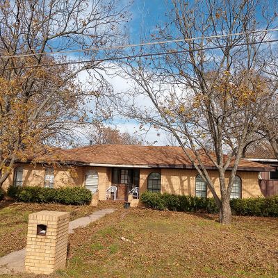 615 Thatcher St, Denison, TX 75020