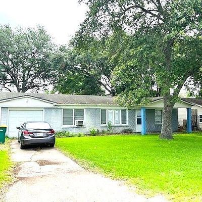 616 Benson St, La Marque, TX 77568