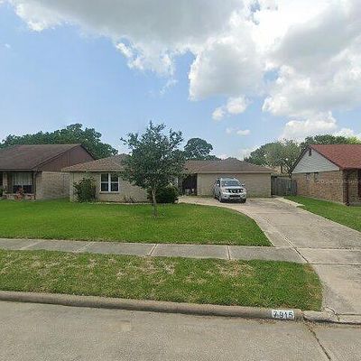 7915 Breda Dr, Baytown, TX 77521