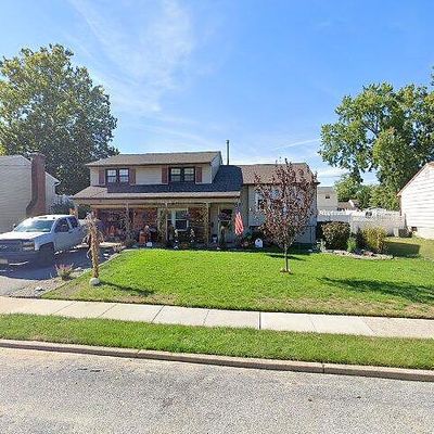 8 Crestwood Dr, Burlington, NJ 08016