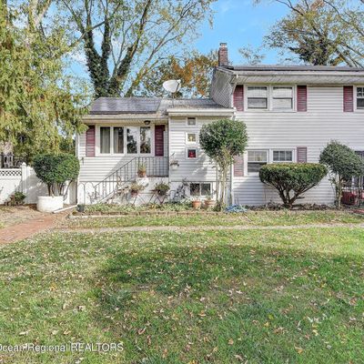 8 Manor Dr, Neptune, NJ 07753