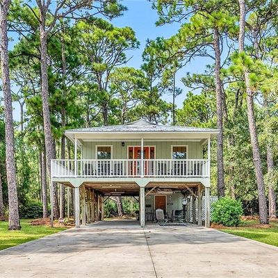 808 Itasca Pl, Dauphin Island, AL 36528