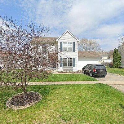 809 Town Trl, Pinckney, MI 48169