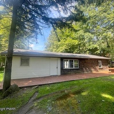 8114 Flint Dr, Pocono Lake, PA 18347