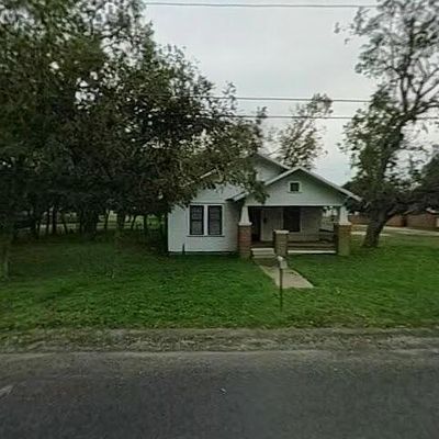 814 Baumgarten St, Schulenburg, TX 78956