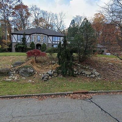 814 Sussex Rd, Franklin Lakes, NJ 07417