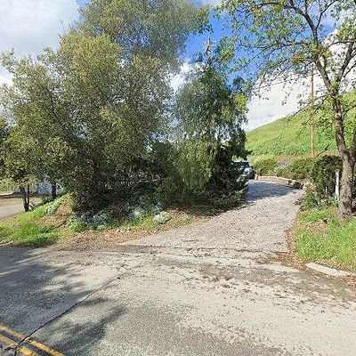 820 Comstock Rd, Hollister, CA 95023