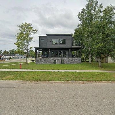 820 Minneapolis Ave, Gladstone, MI 49837