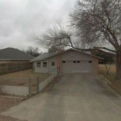 828 Sunnyvale Pl, Uvalde, TX 78801