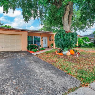 8361 Nw 3 Rd St, Pembroke Pines, FL 33024