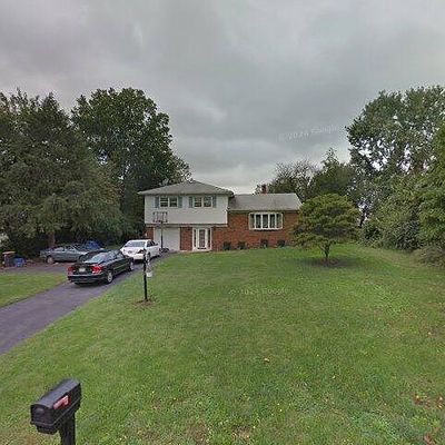 84 Garden Ave, Franklin Park, NJ 08823