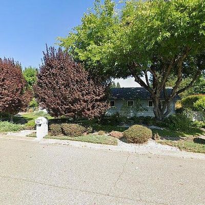 704 Joaquin Ave, Redding, CA 96002