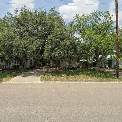 706 22 Nd St, Hondo, TX 78861