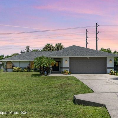 711 Glencove Ave Nw, Palm Bay, FL 32907