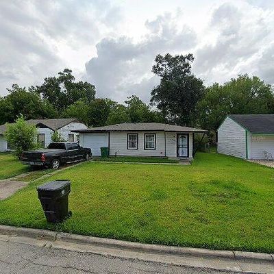 7343 Okinawa Rd, Houston, TX 77033