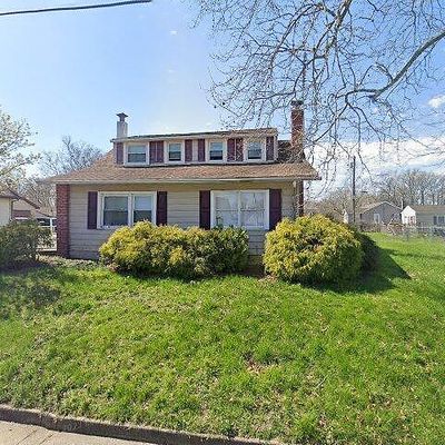 87 Castle Heights Ave, Pennsville, NJ 08070