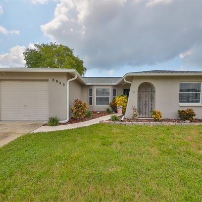 8945 Glen Moor Ln, Port Richey, FL 34668