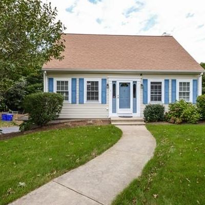 1 Camelot Ln, Buzzards Bay, MA 02532