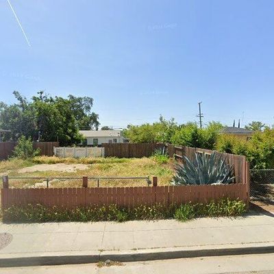 1018 E Cleveland Ave, Madera, CA 93638