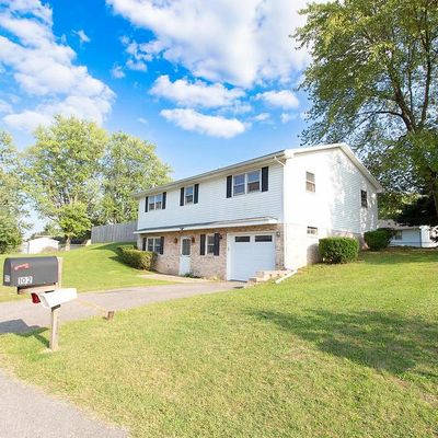 102 Clarindon Pl, Carlisle, PA 17013