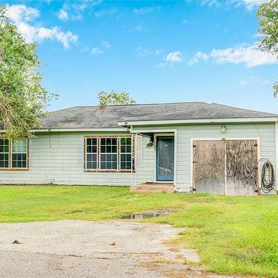 103 Lakewood Dr, Clute, TX 77531