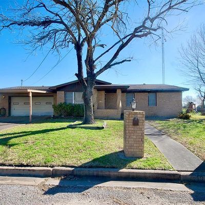 104 Rick Dr, Hallettsville, TX 77964